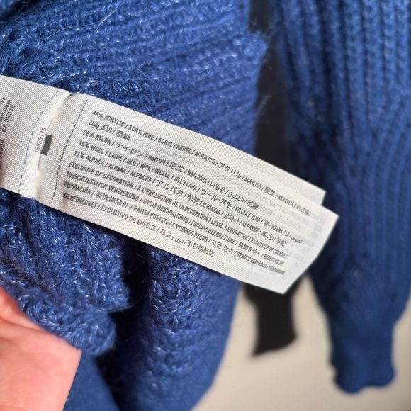 Abercrombie & Fitch Wool Blend Blue Knit Sweater - Picture 3 of 6